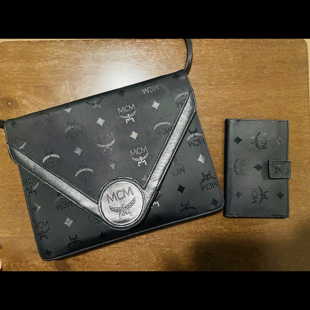 Pre-loved MCM Envelope Sling Pouch